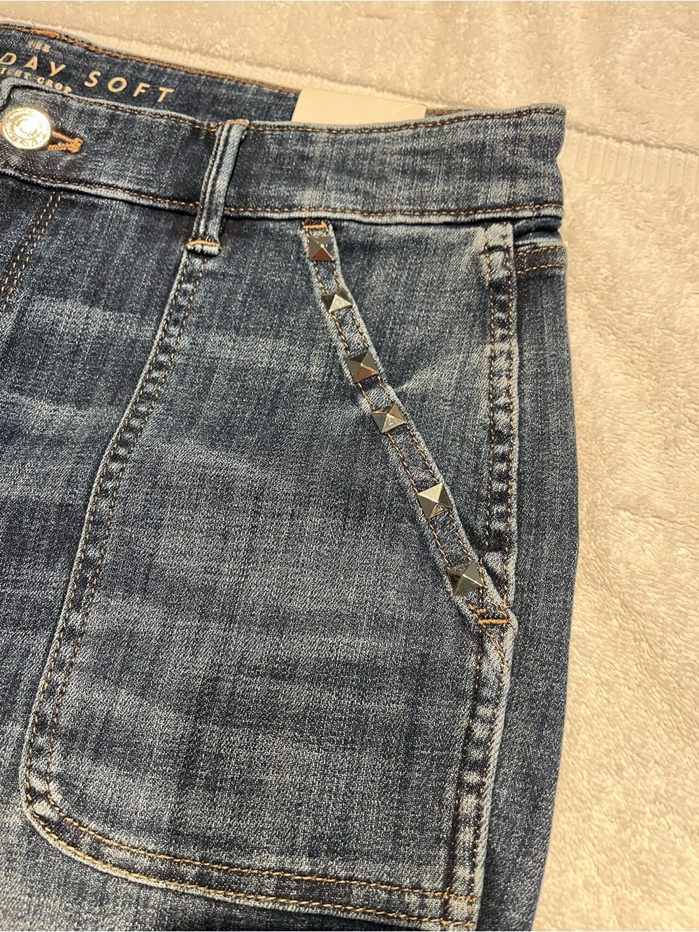 White House Black Market Everyday Soft Blue Straight-Crop Leg Jeans - Size 14 - Picture 2 of 4